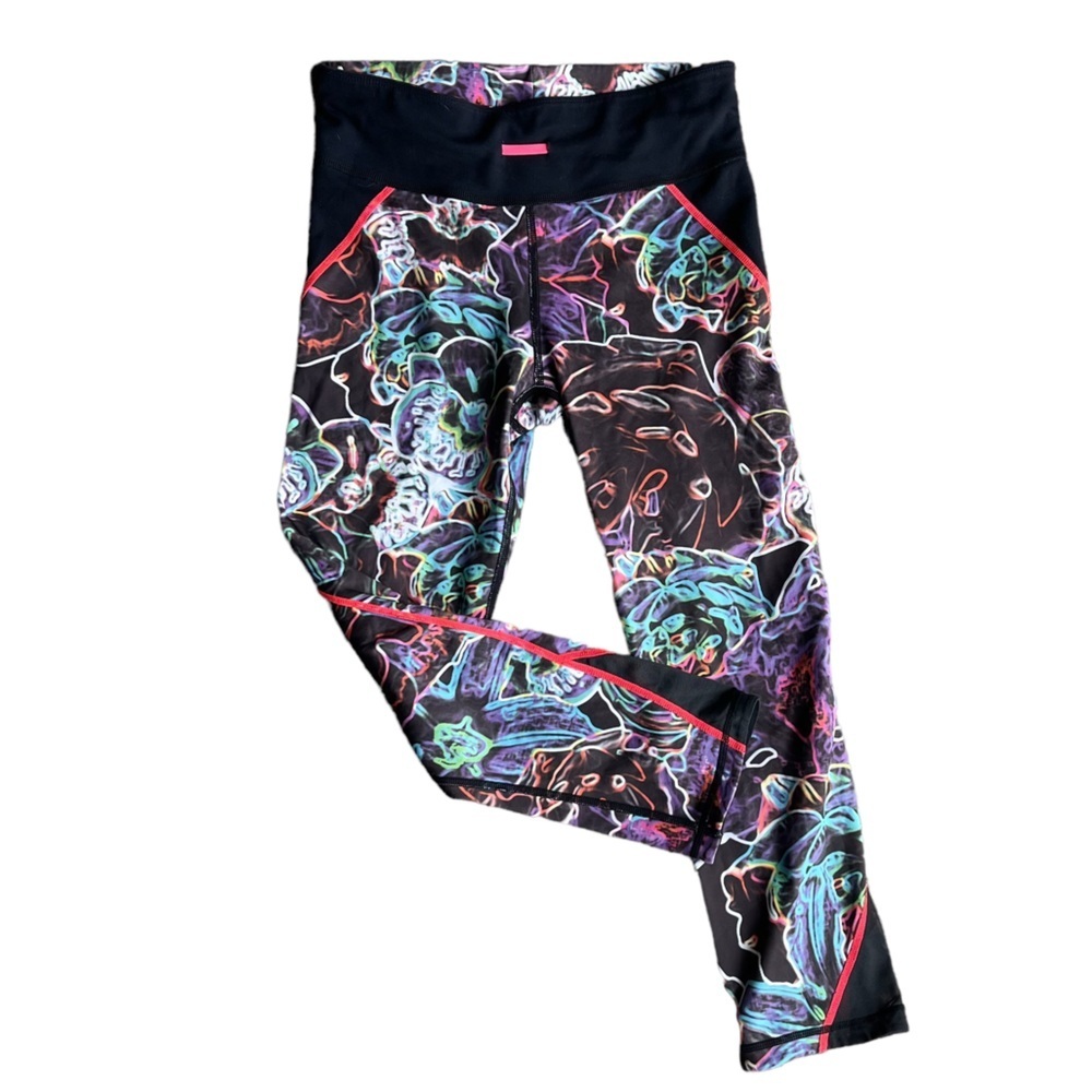 Sweaty Betty Illumintion crop Capri leggings women’s size small athletic yoga